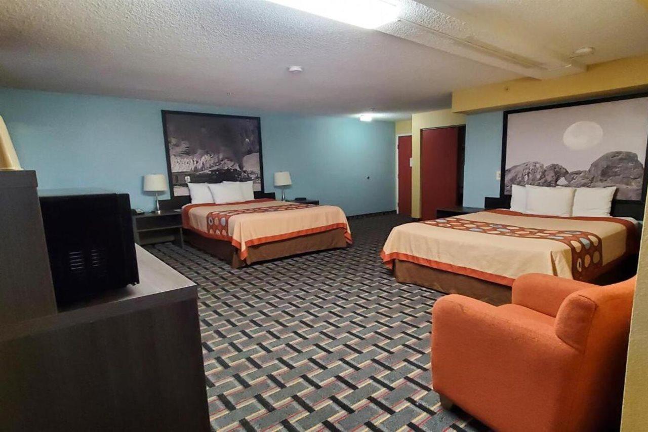 Super 8 By Wyndham Henderson North East Denver Buitenkant foto