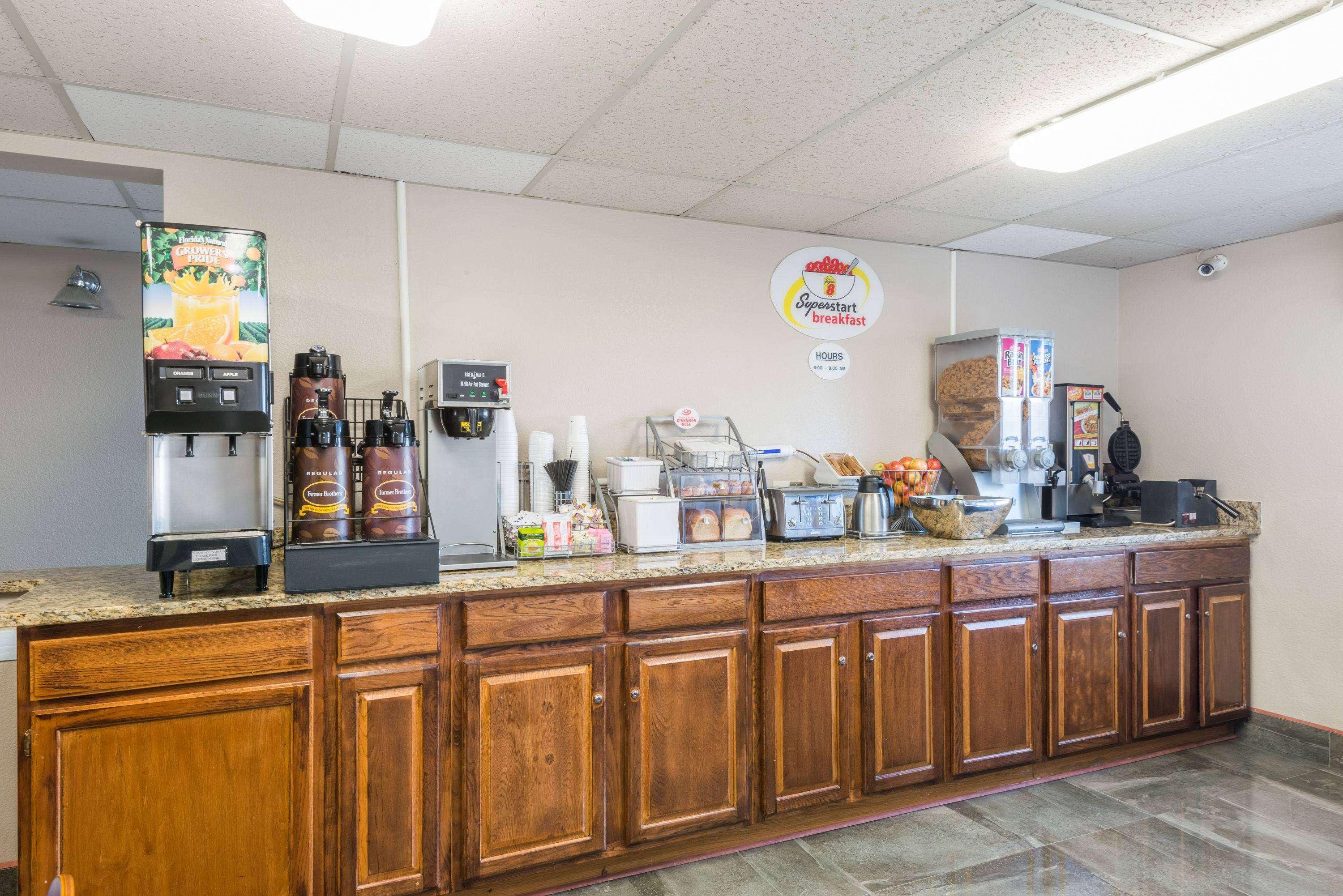 Super 8 By Wyndham Henderson North East Denver Buitenkant foto