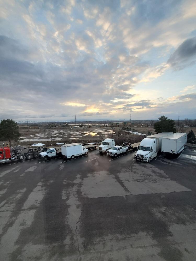 Super 8 By Wyndham Henderson North East Denver Buitenkant foto