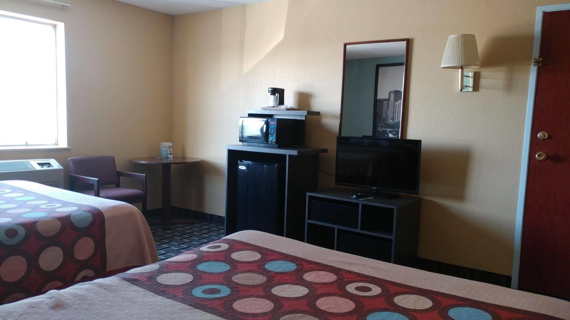 Super 8 By Wyndham Henderson North East Denver Buitenkant foto
