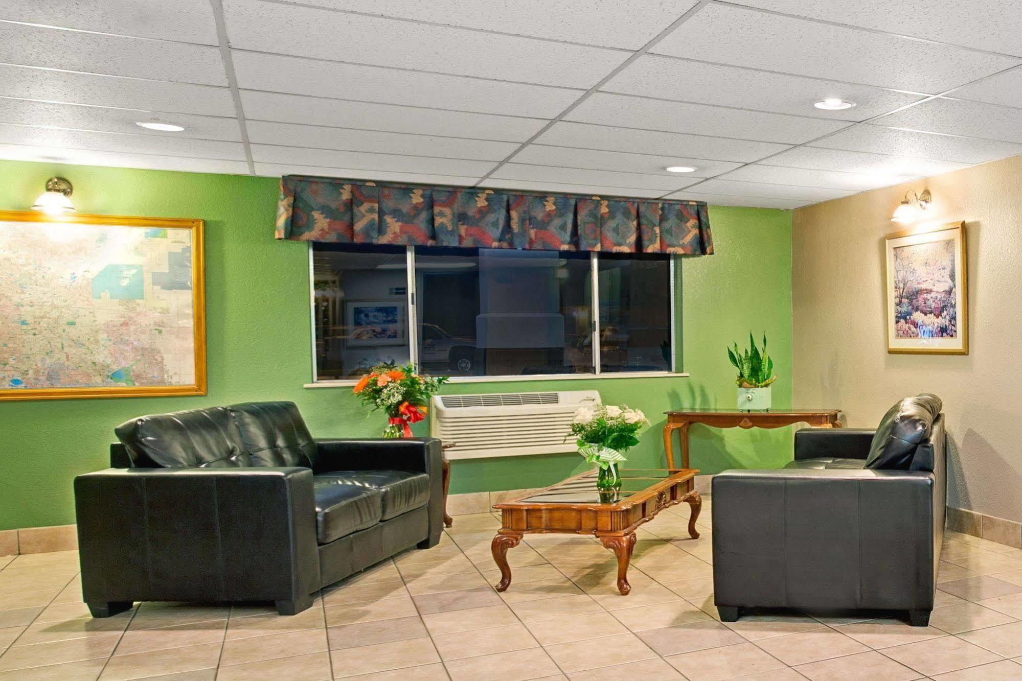 Super 8 By Wyndham Henderson North East Denver Buitenkant foto