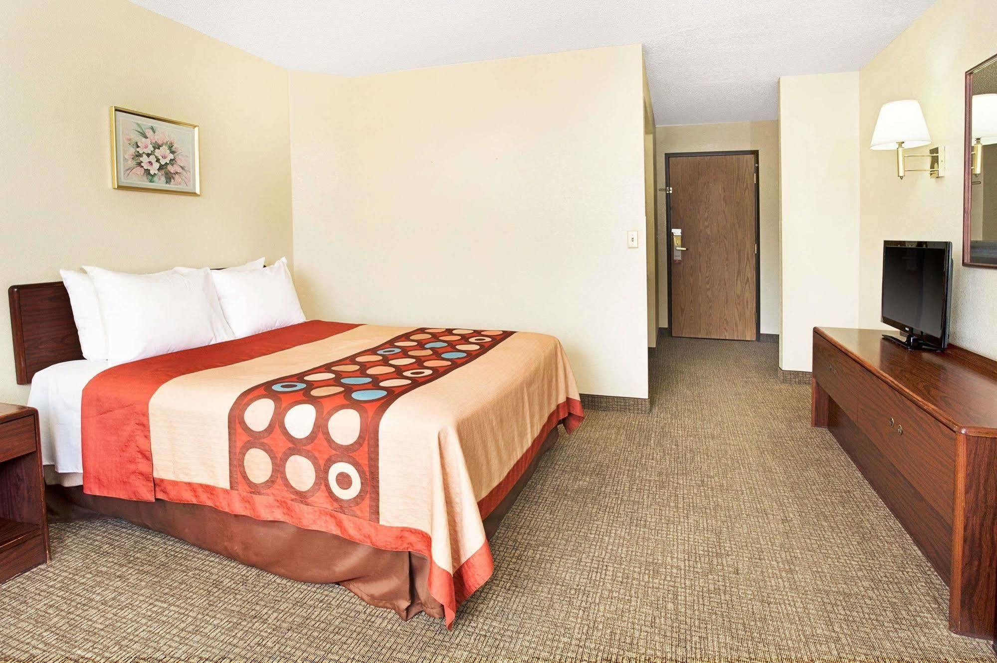 Super 8 By Wyndham Henderson North East Denver Buitenkant foto