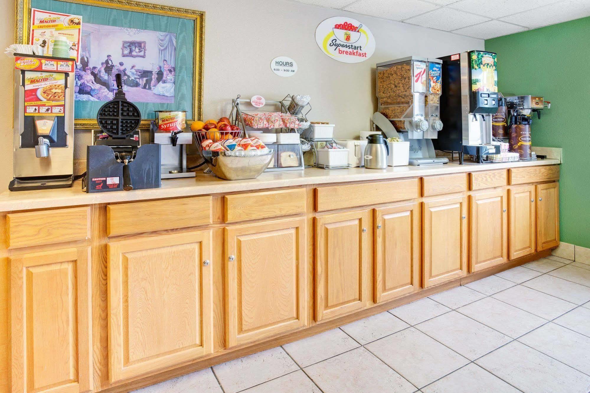 Super 8 By Wyndham Henderson North East Denver Buitenkant foto