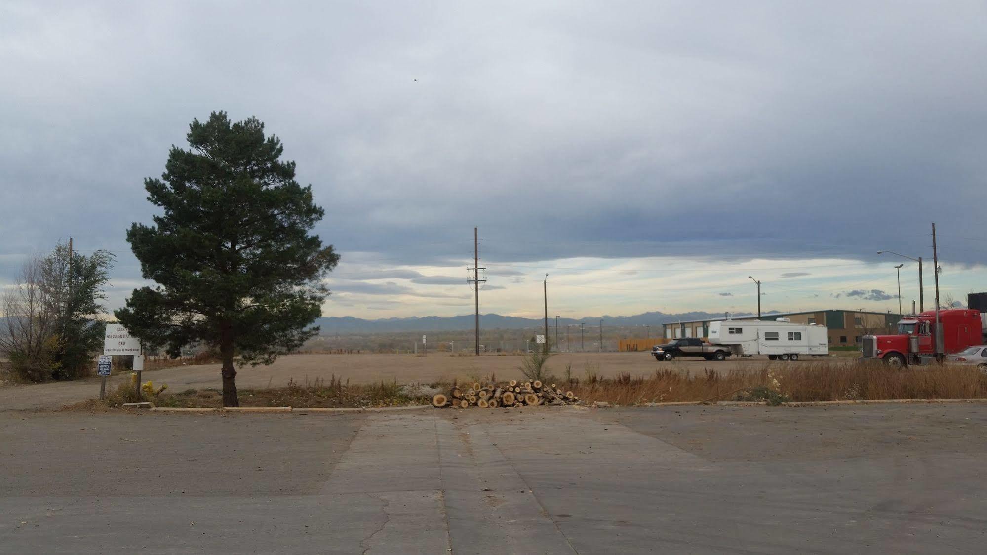 Super 8 By Wyndham Henderson North East Denver Buitenkant foto